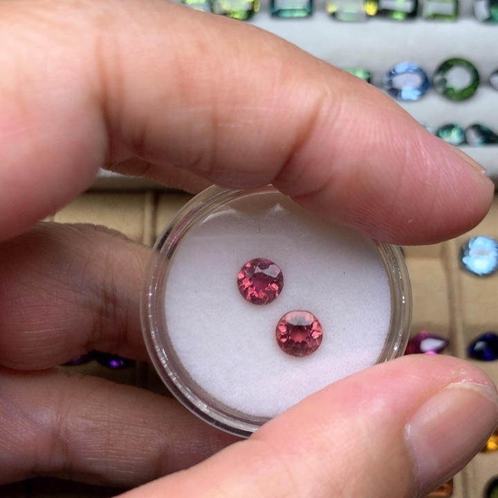 裸石一粒未镶嵌碧玺