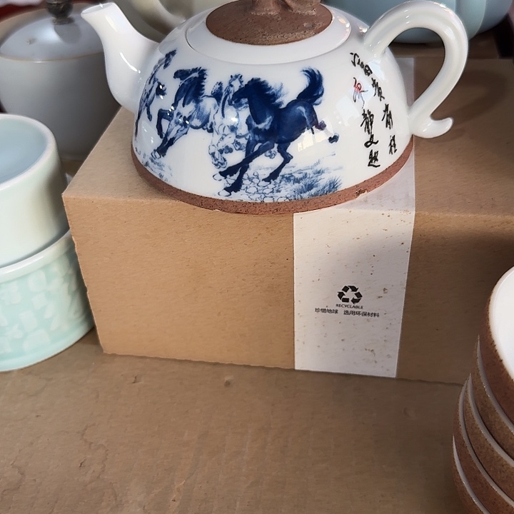 主人杯一个，瓷。。。