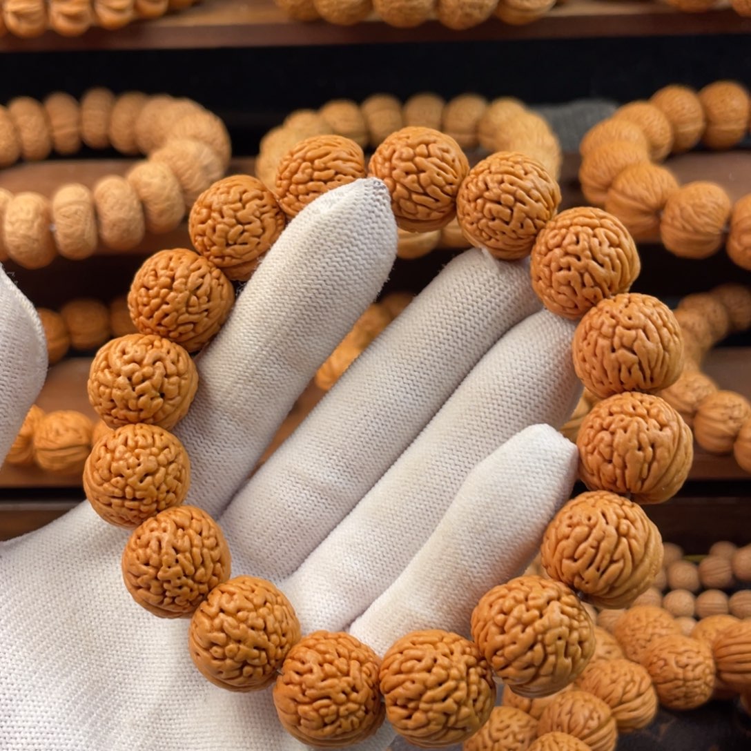 Ｃ***D桃核吊坠野生盘龙