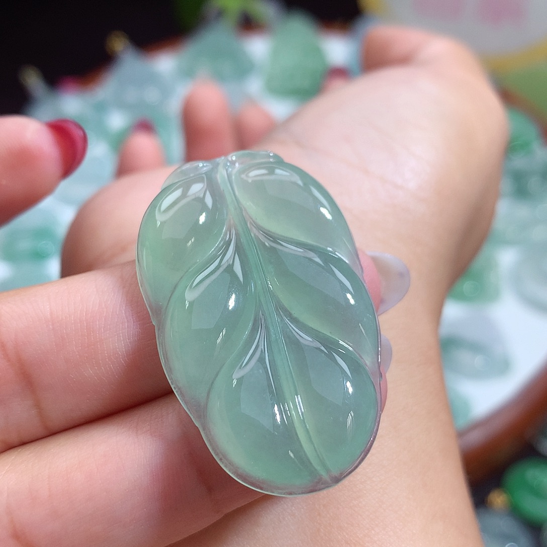 翡翠未镶嵌颈饰叶子