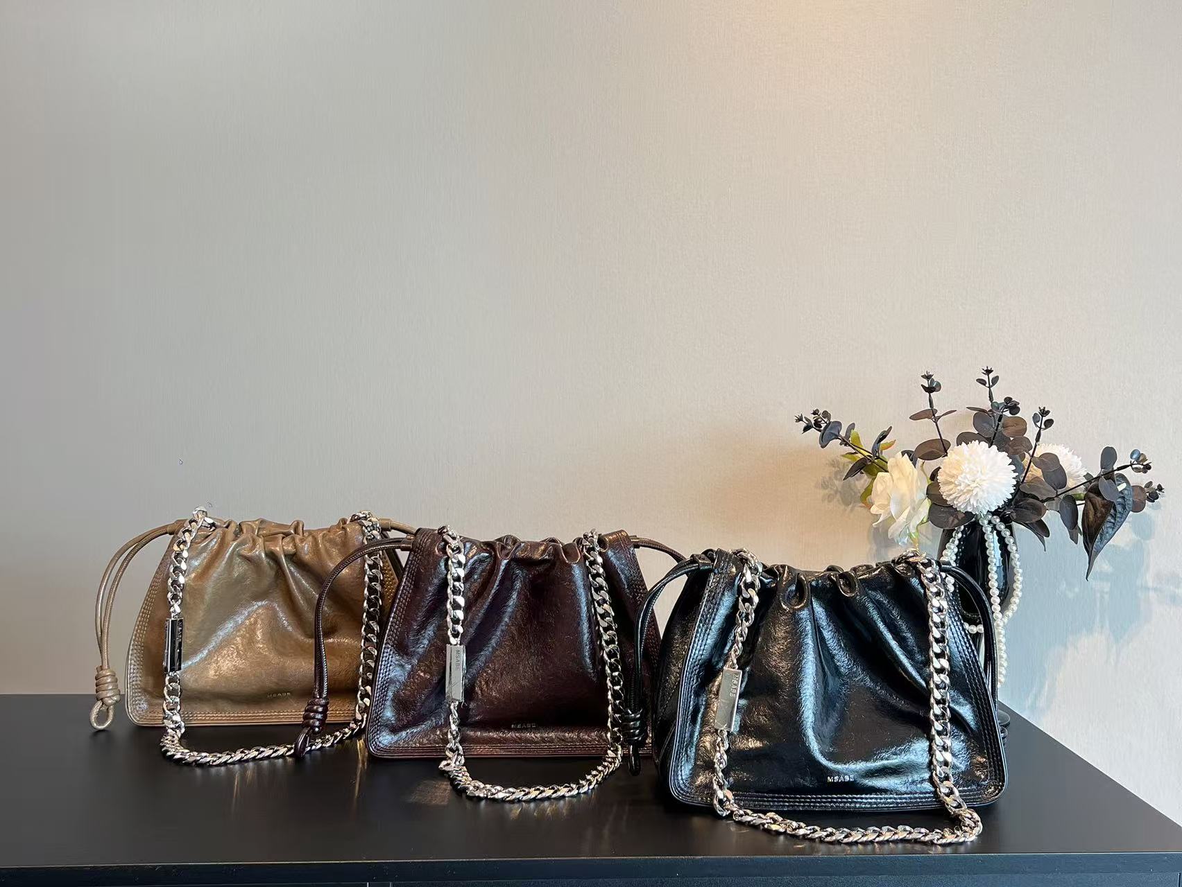 2025新款小众轻奢法式褶皱云朵包通勤百搭斜挎包简约时尚单肩包