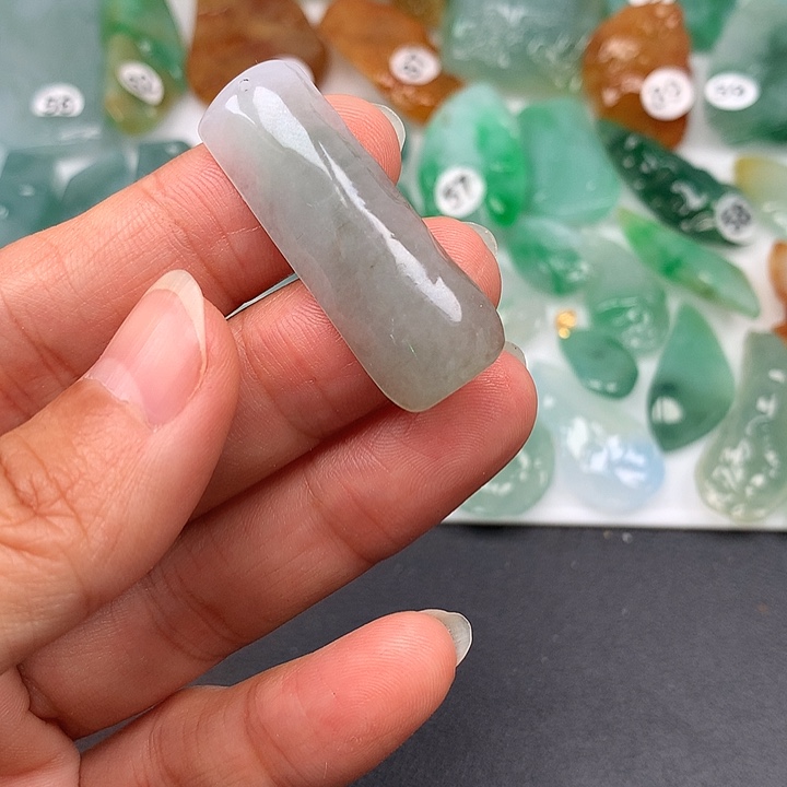 翡翠未镶嵌颈饰随型