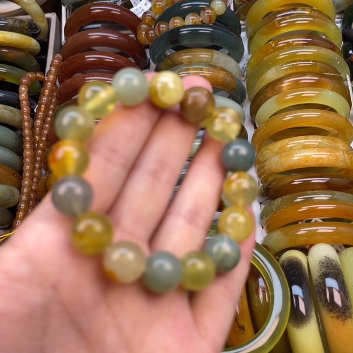 蛇纹石玉手镯未镶嵌