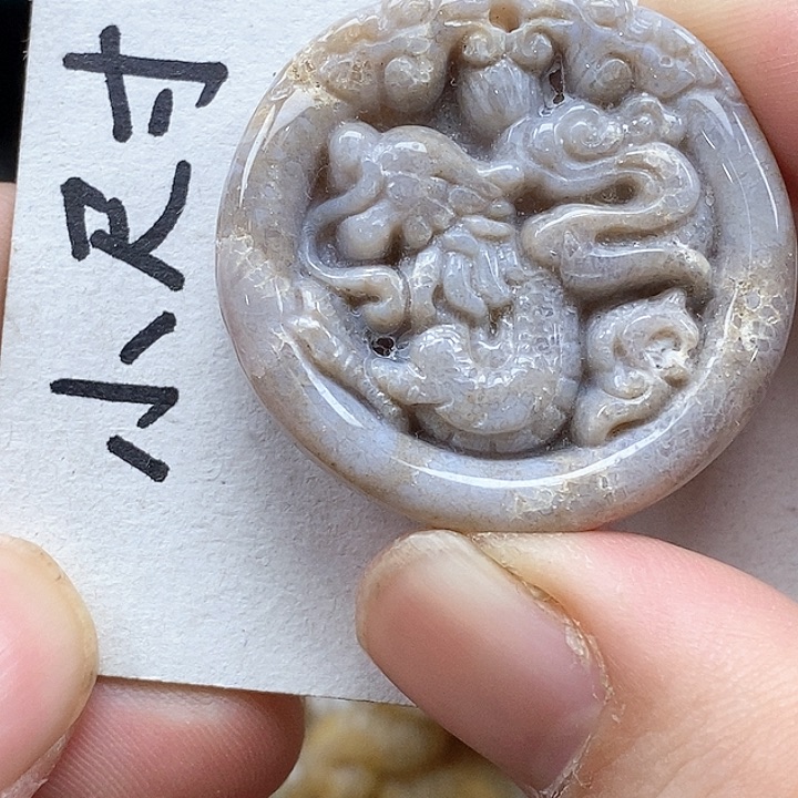 颈饰未镶嵌硅化珊瑚（珊瑚玉）