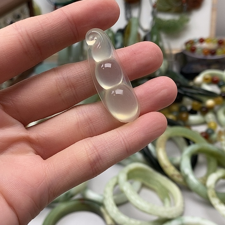 蛇纹石玉颈饰未镶嵌