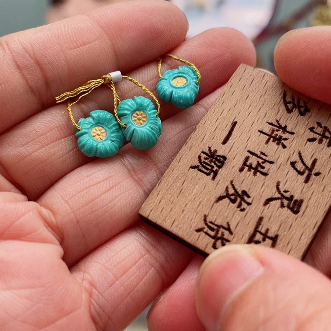 绿松石颈饰未镶嵌