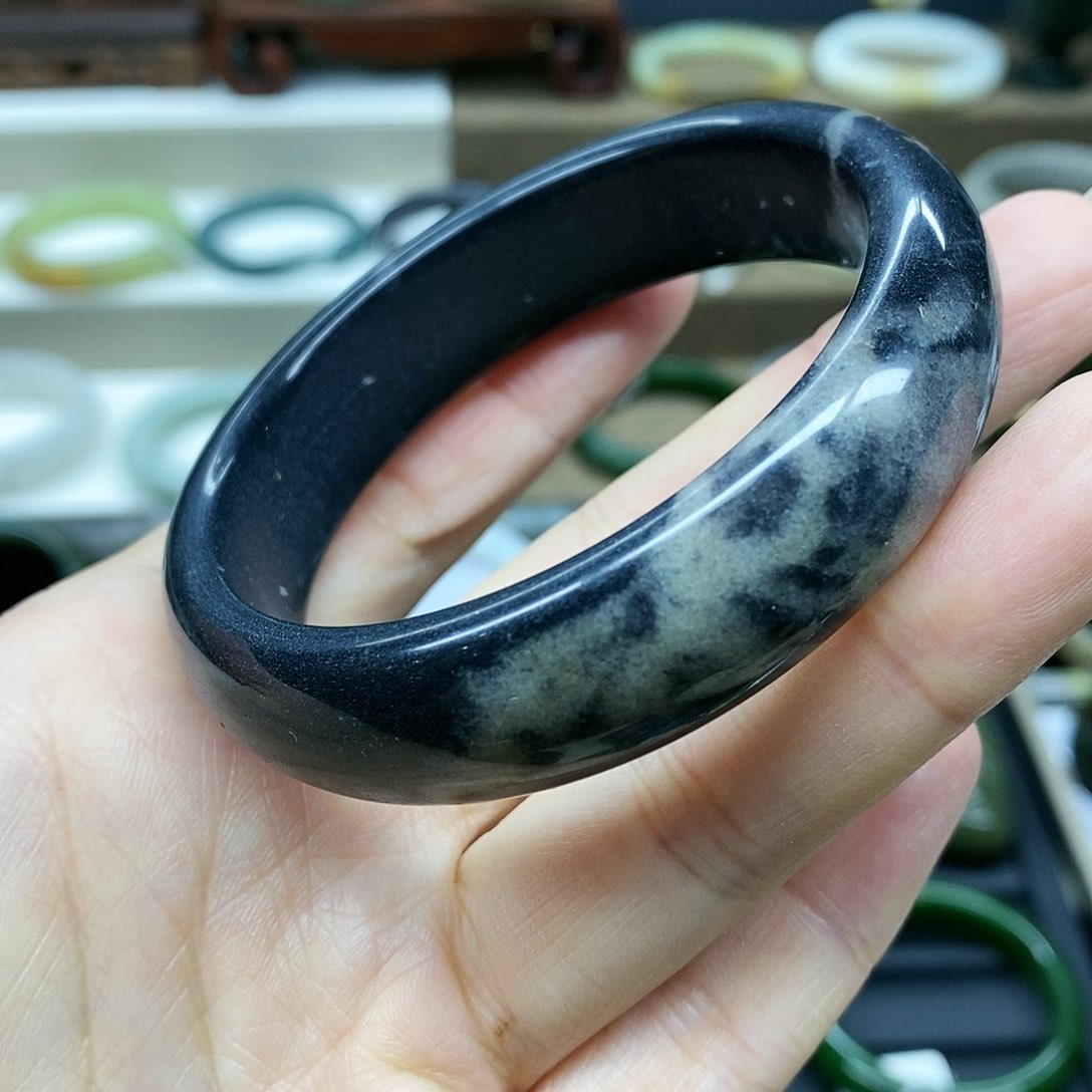 【闪购商品】石英质玉手镯未镶嵌