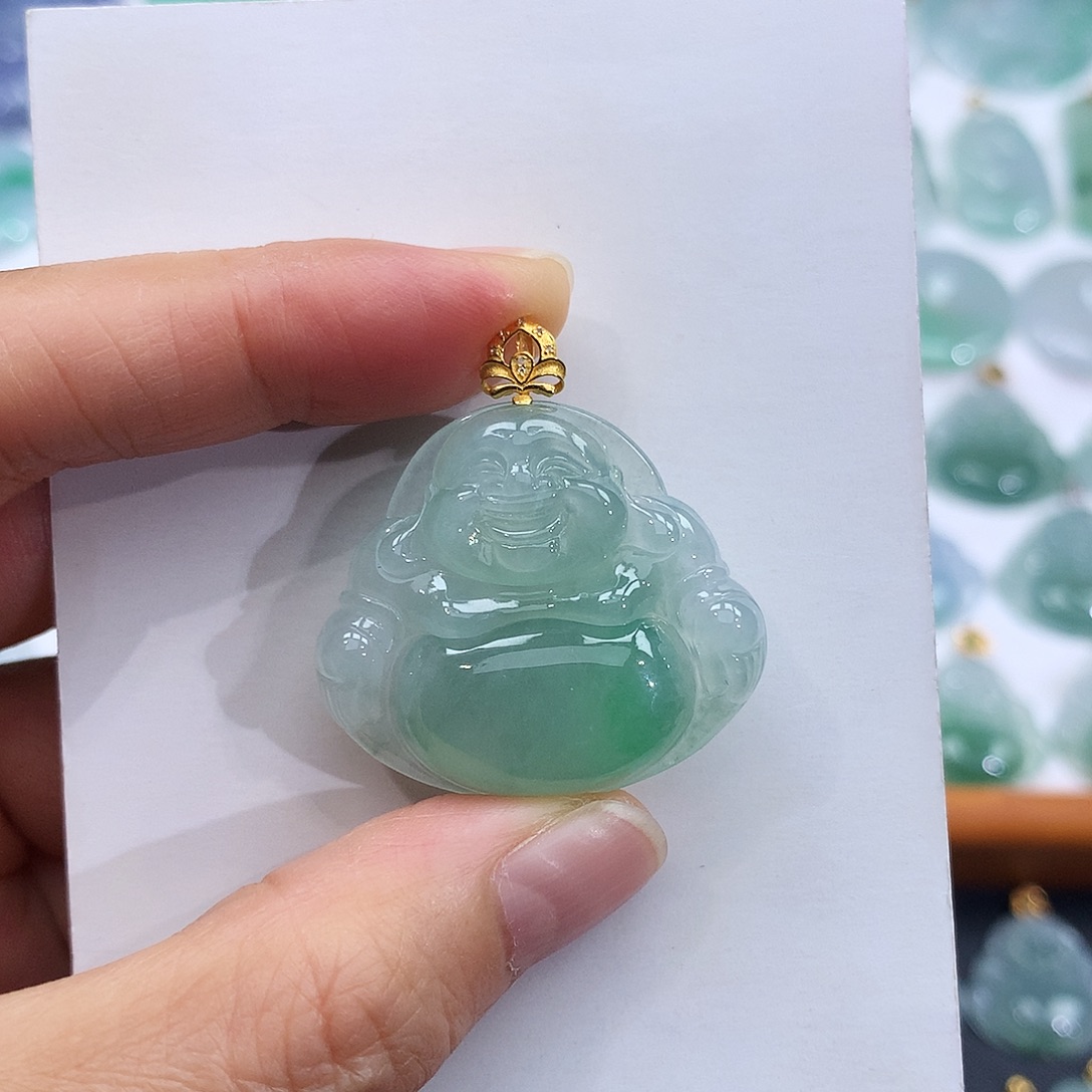 小***姐翡翠18K金镶嵌颈饰翡翠吊坠