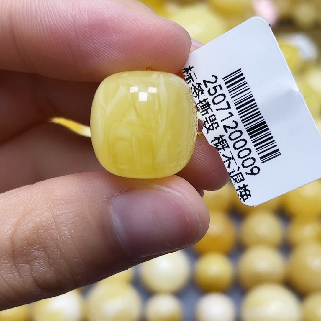 拾***礼蜜蜡未镶嵌裸石15.8*15.7mm