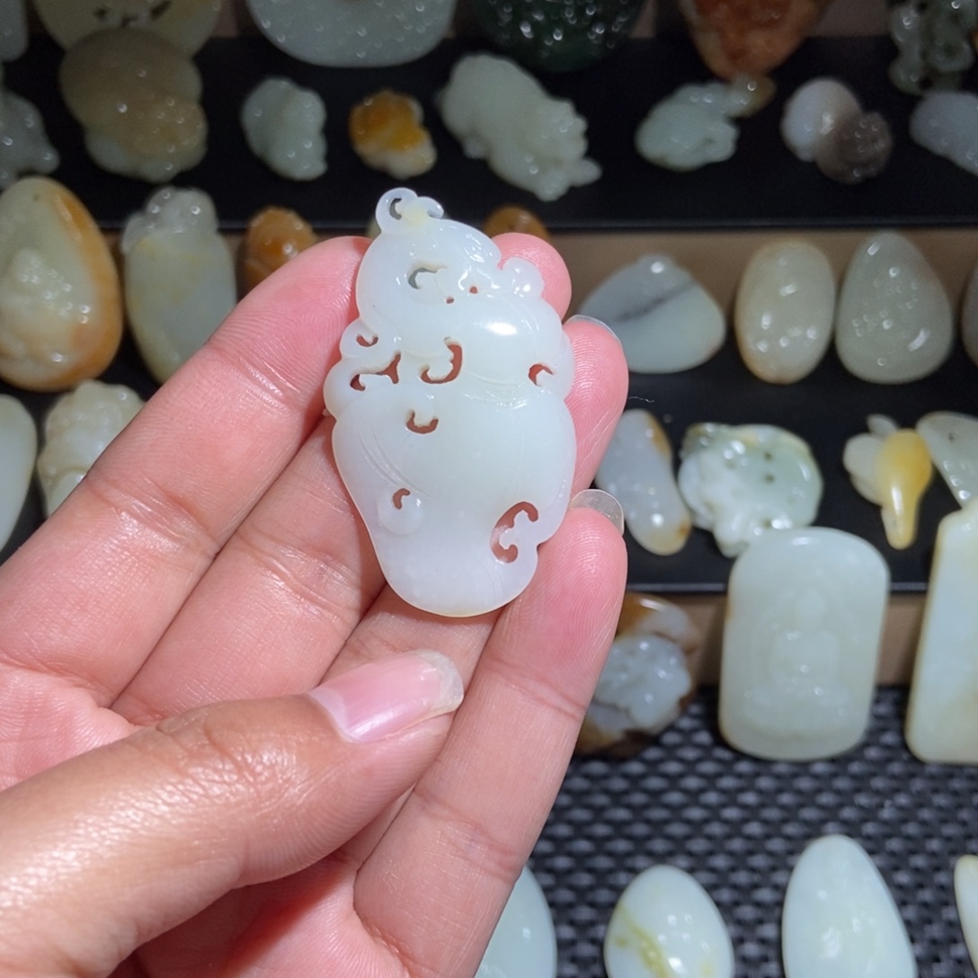 和田玉未镶嵌颈饰