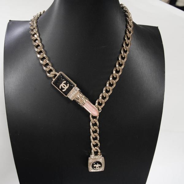 Chanel 亚克力口红方糖项链