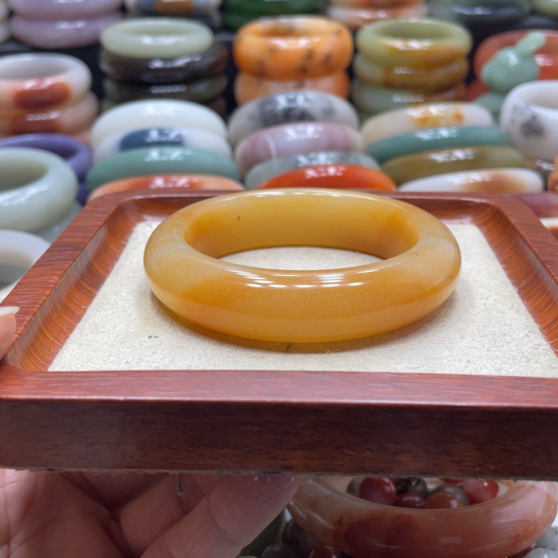 石英岩玉未镶嵌手镯