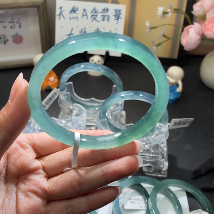 翡翠未镶嵌手镯冰蓝绿半山水