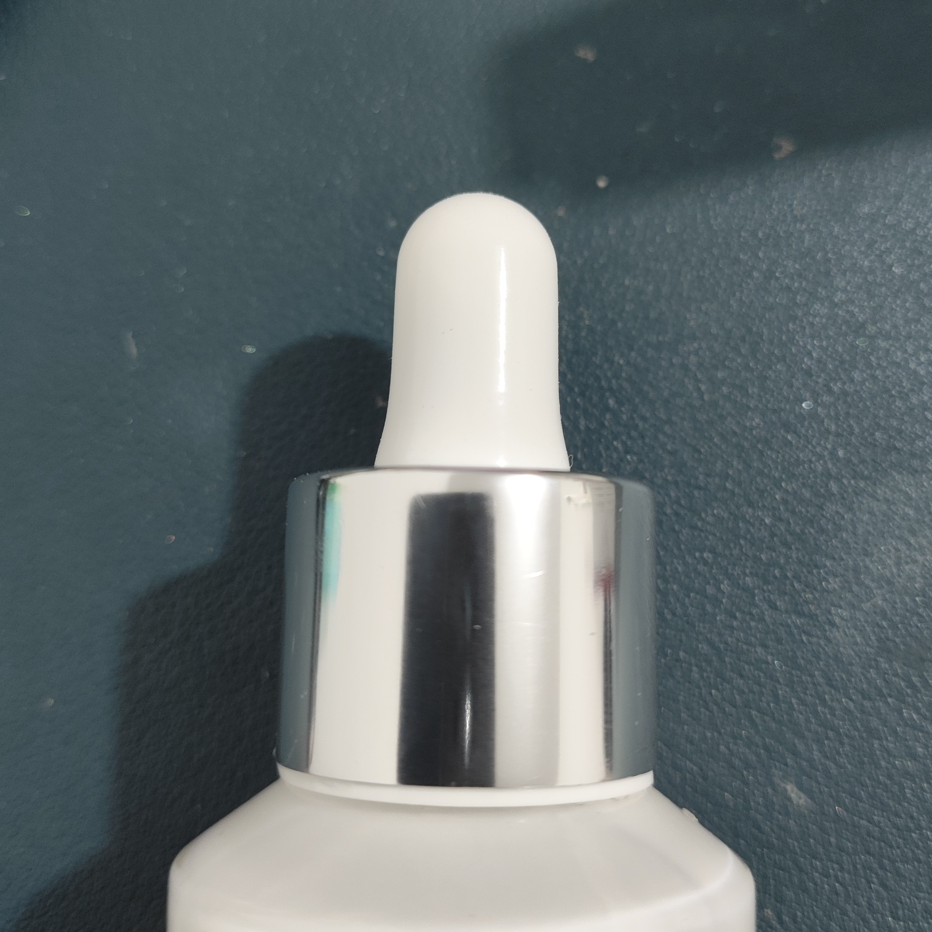 bi 鱼子精华安白瓶30ml