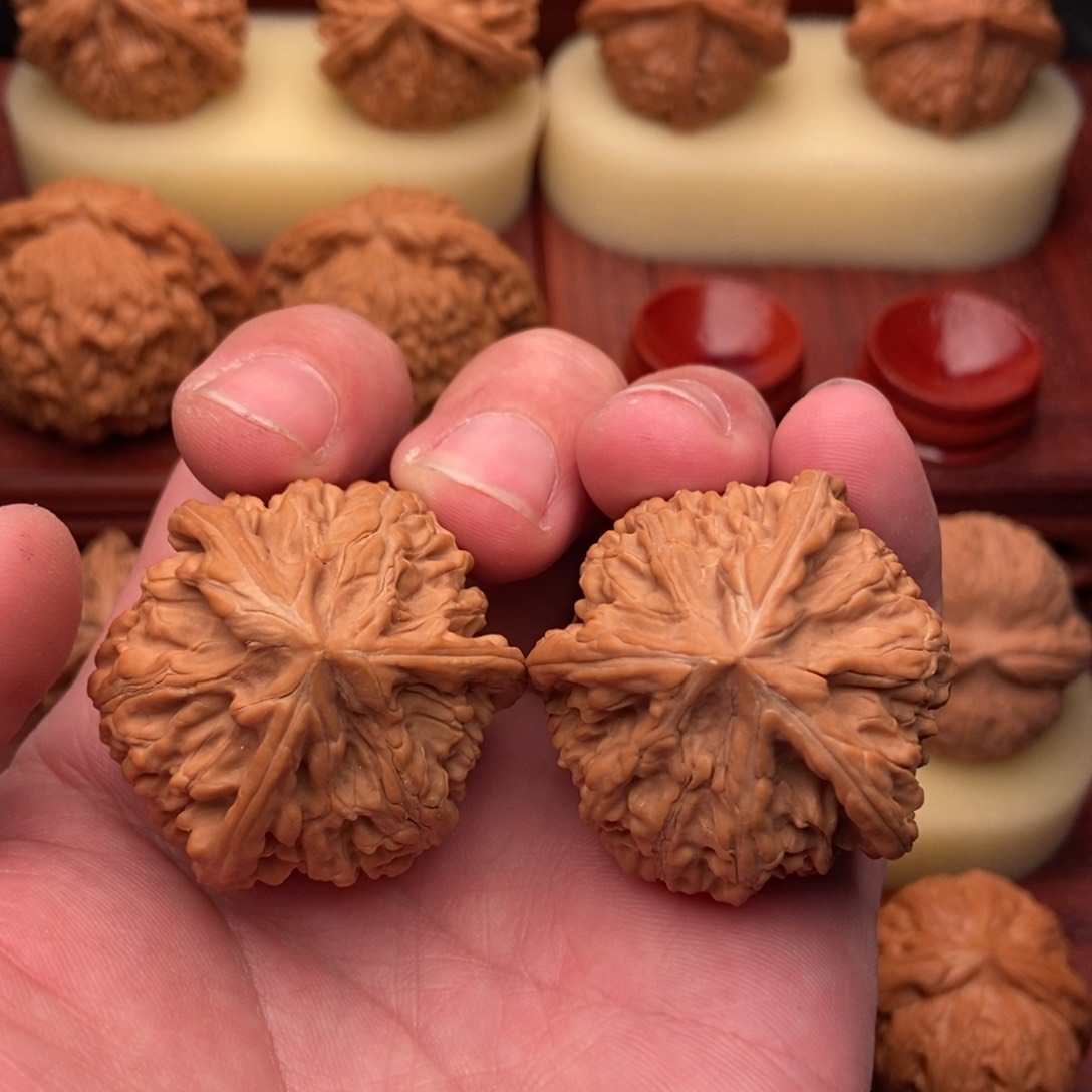 桃核把件随*粗筋三棱39