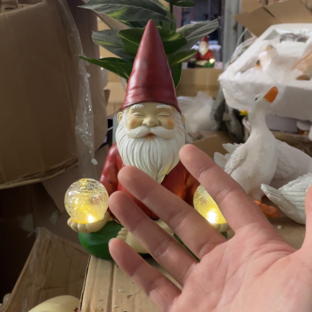 【闪购商品】树脂红色打坐地精