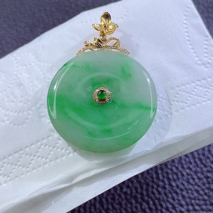 翡翠颈饰18K金镶嵌翡翠