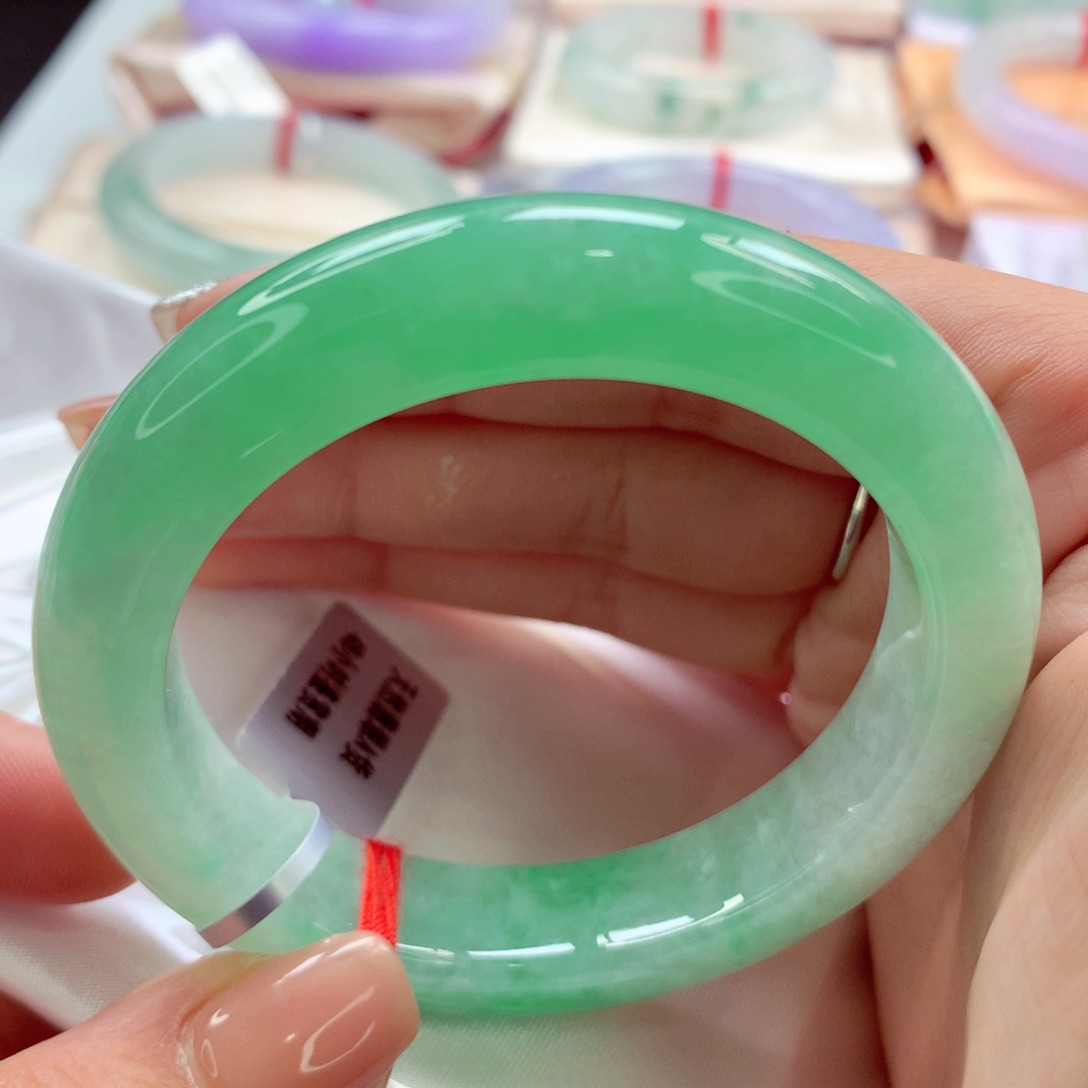 翡翠手镯未镶嵌师妹满色性价比必收！