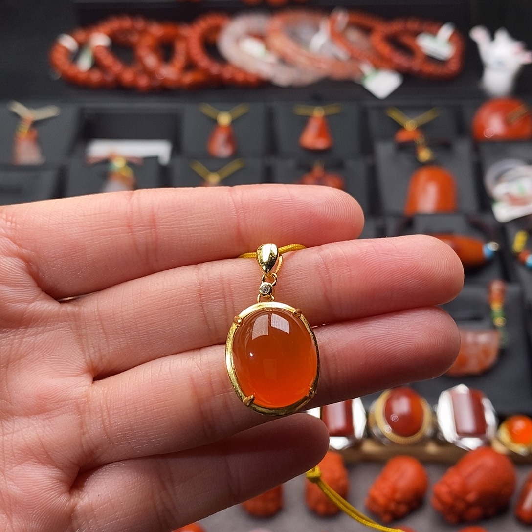 南红玛瑙银S925镶嵌云南保山冰红吊坠