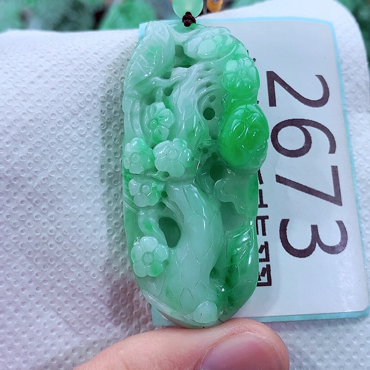 吊坠(不含链)未镶嵌翡翠