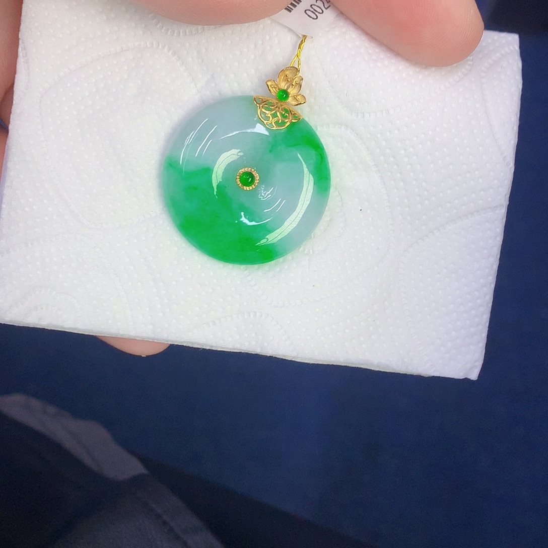 翡翠18K金镶嵌颈饰