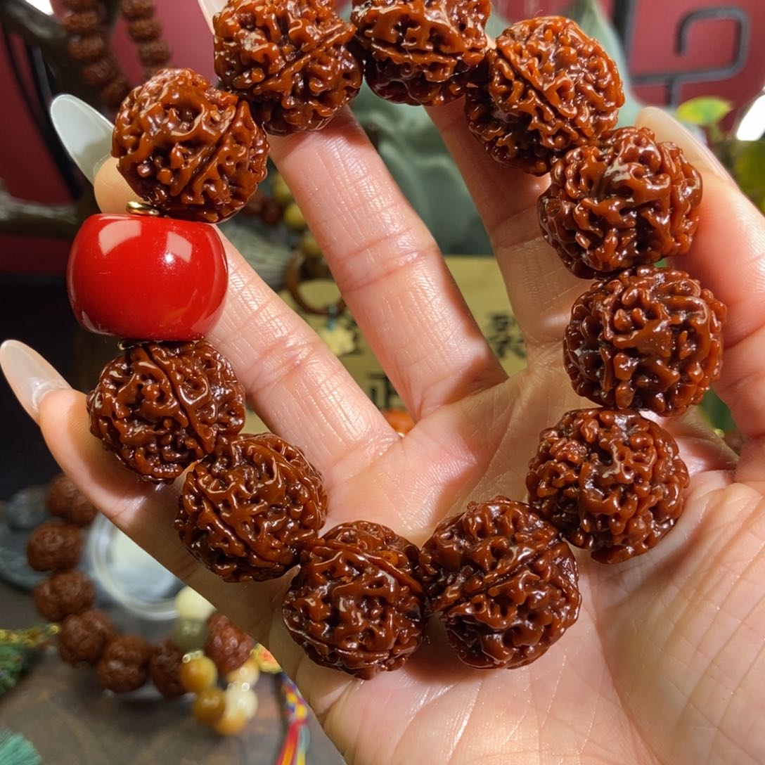 金刚菩提吊坠523红。            