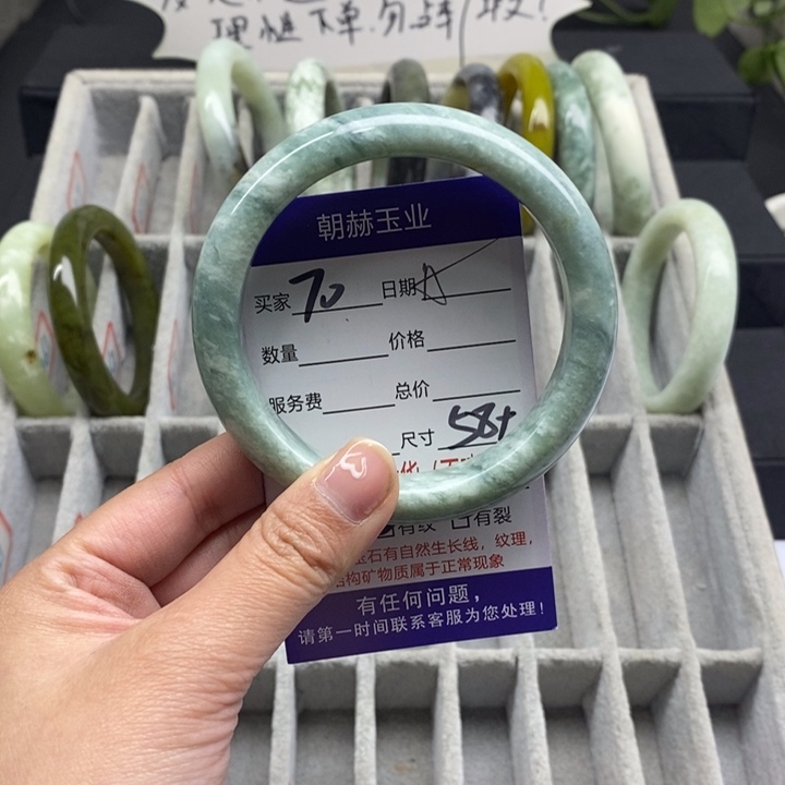 蛇纹石玉手镯未镶嵌