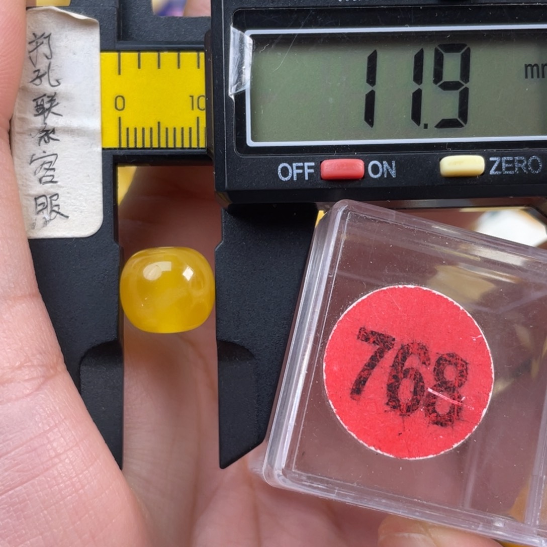 蜜蜡未镶嵌珠宝奇石