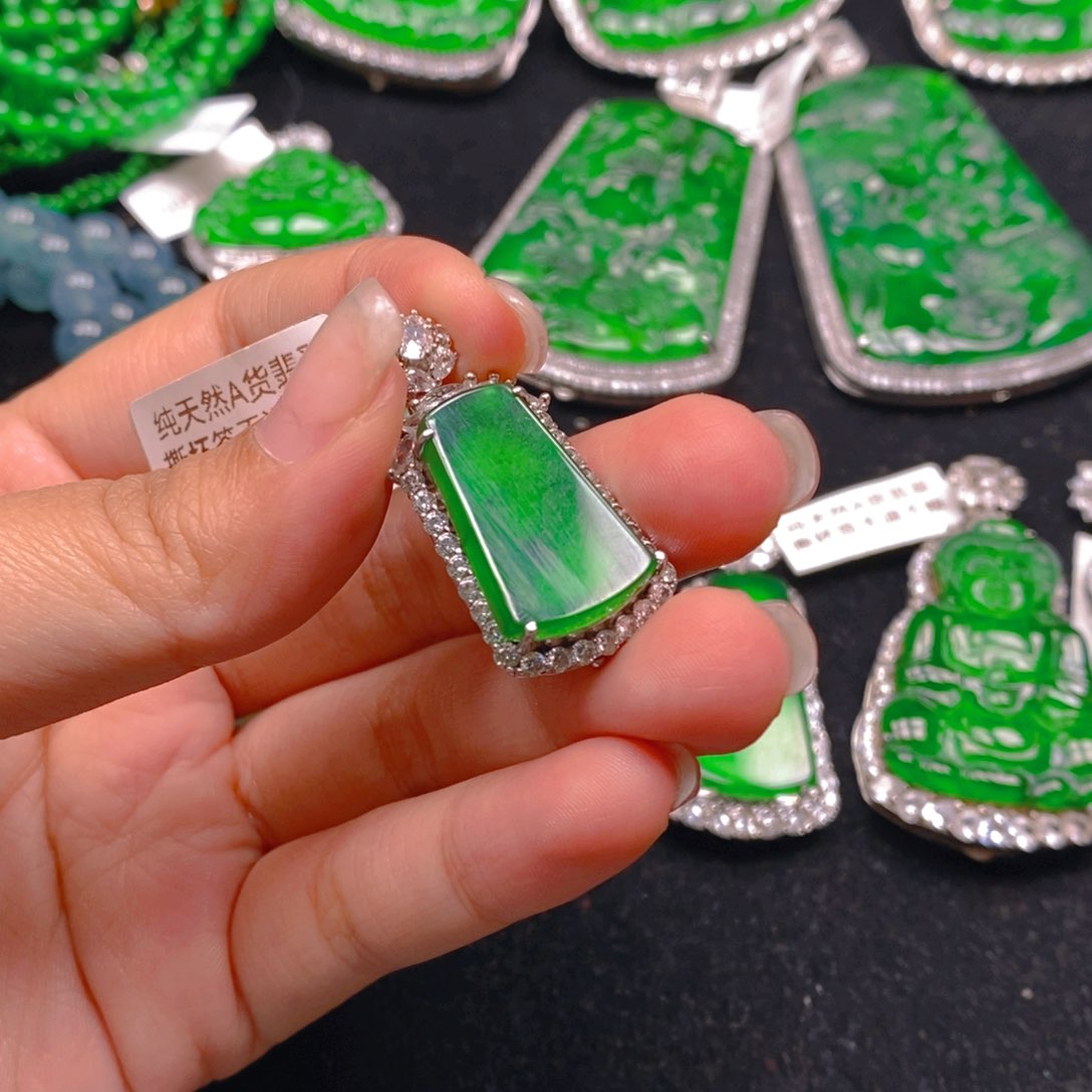 翡翠颈饰银S925镶嵌88888888
