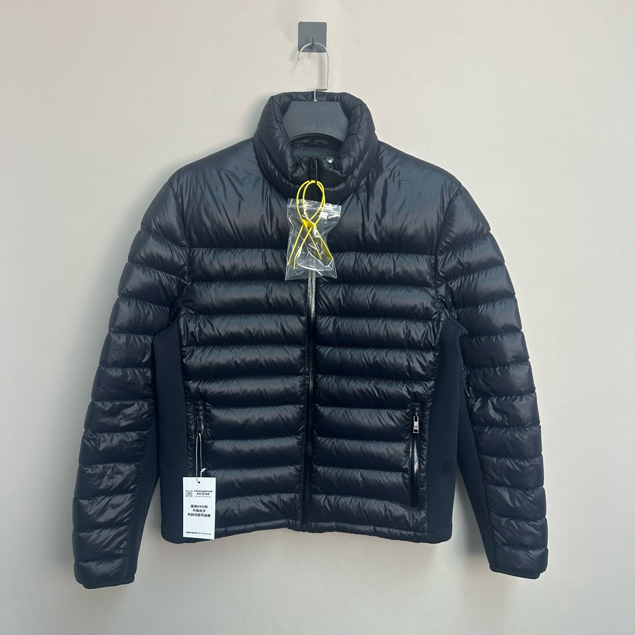 99新 Prada/普拉达 背后胶条字母羽绒服/52码/价12900