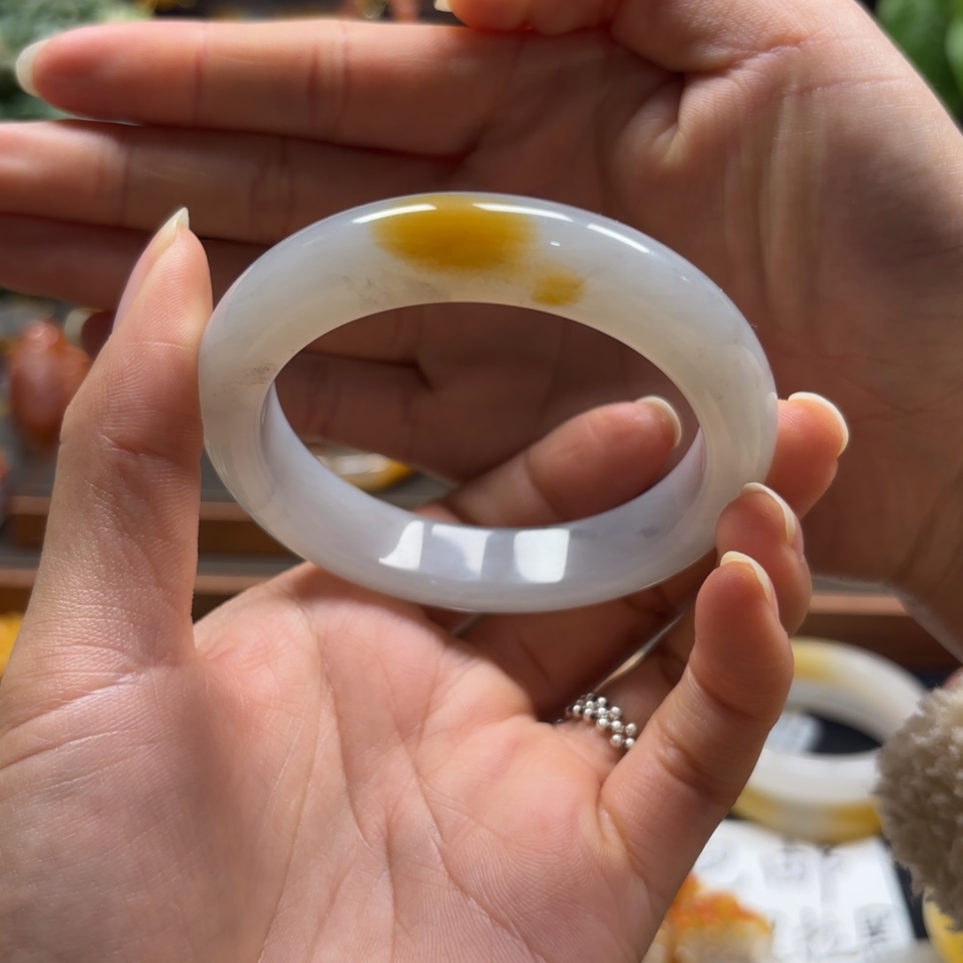 j***a石英质玉（黄龙玉）未镶嵌手镯