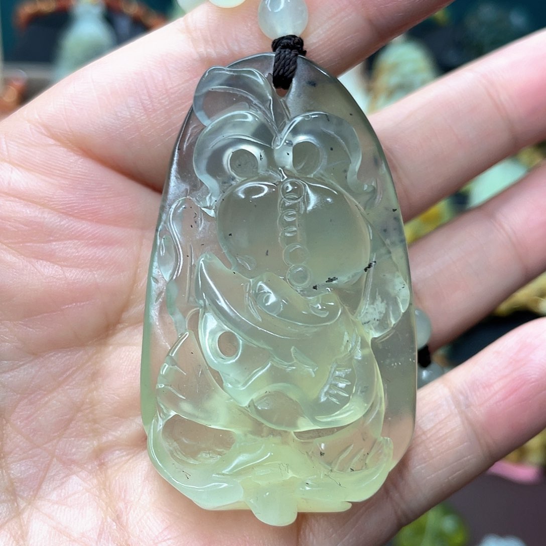 蛇纹石玉颈饰未镶嵌