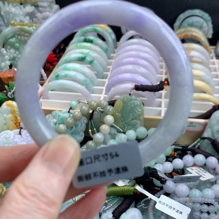 翡翠手镯未镶嵌吊坠