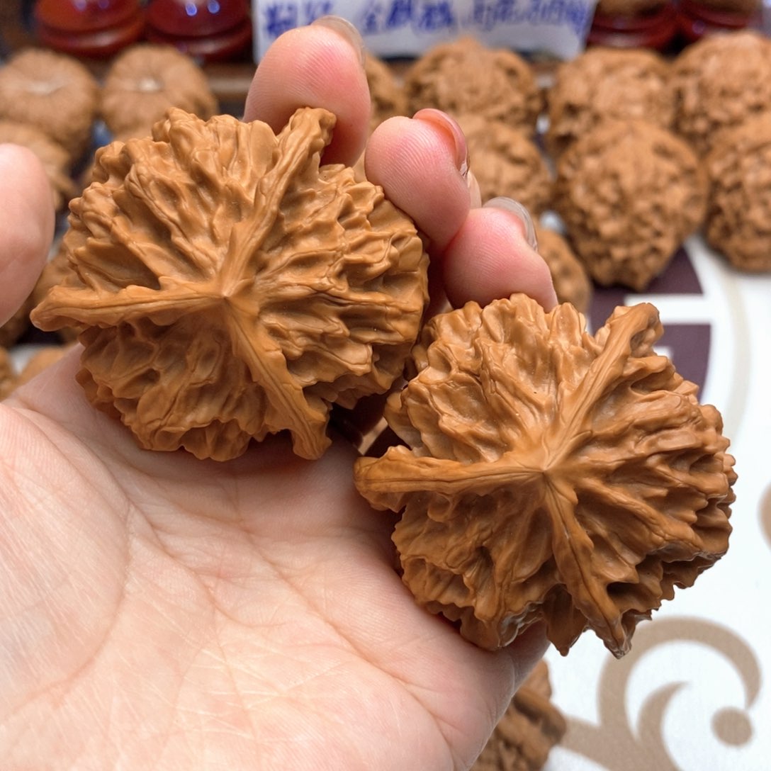 【闪购商品】文玩核桃吊坠50尺帝王奔