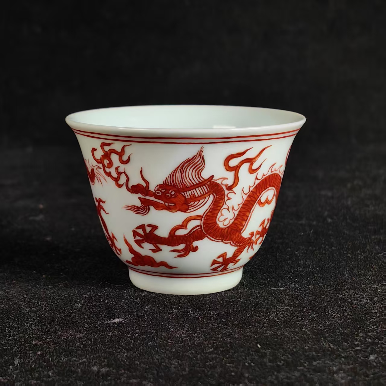 X矾红双龙戏珠纹铃铛杯      