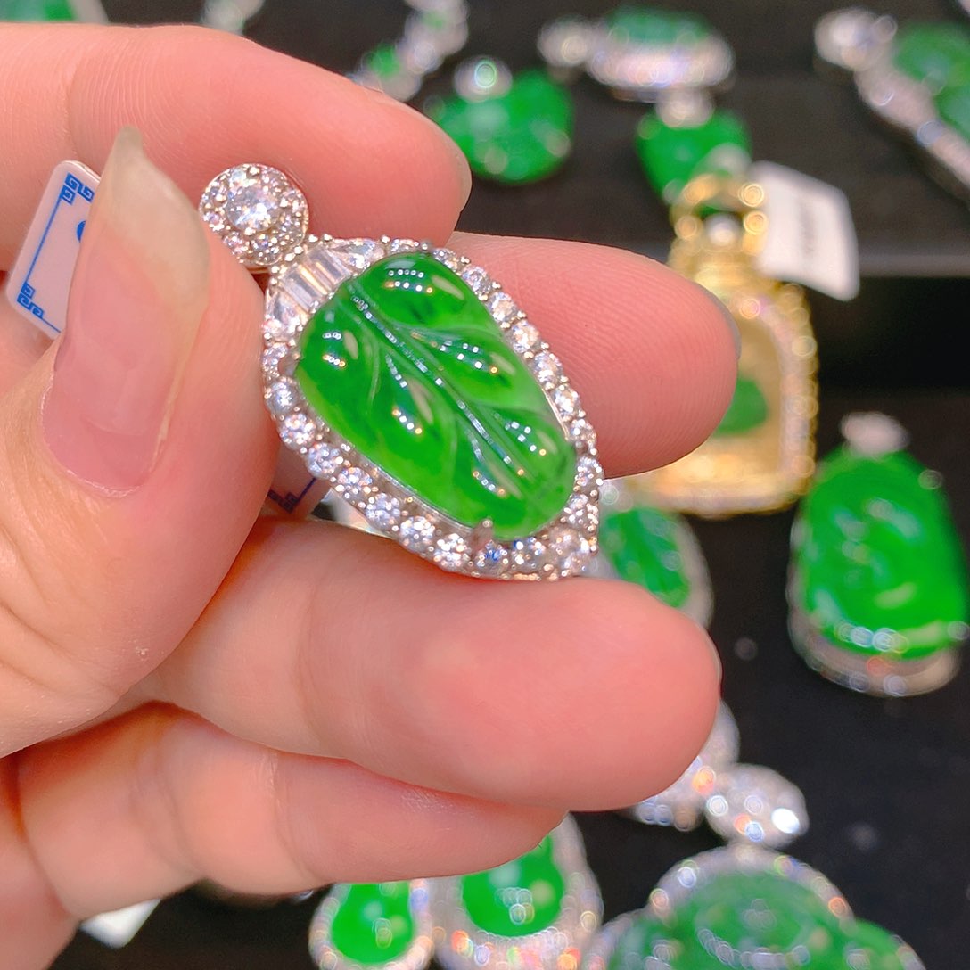 翡翠银S925镶嵌颈饰翡翠