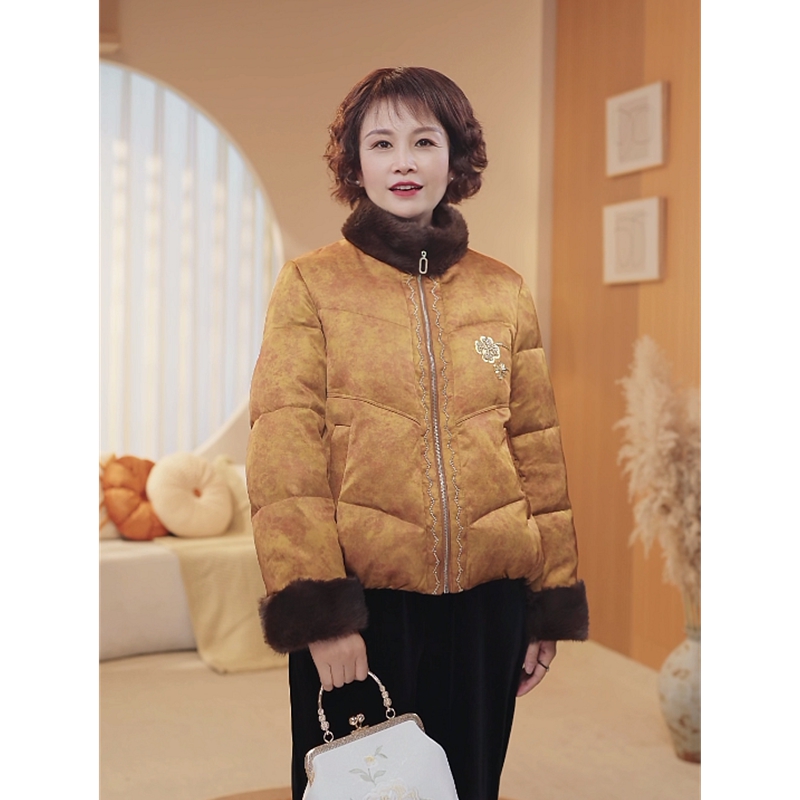 妈妈冬季白鸭绒羽绒服洋气中老年女国风毛领加厚保暖时尚羽绒上衣