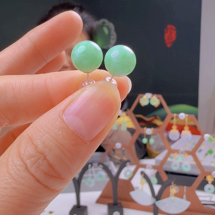 翡翠18K金镶嵌耳饰