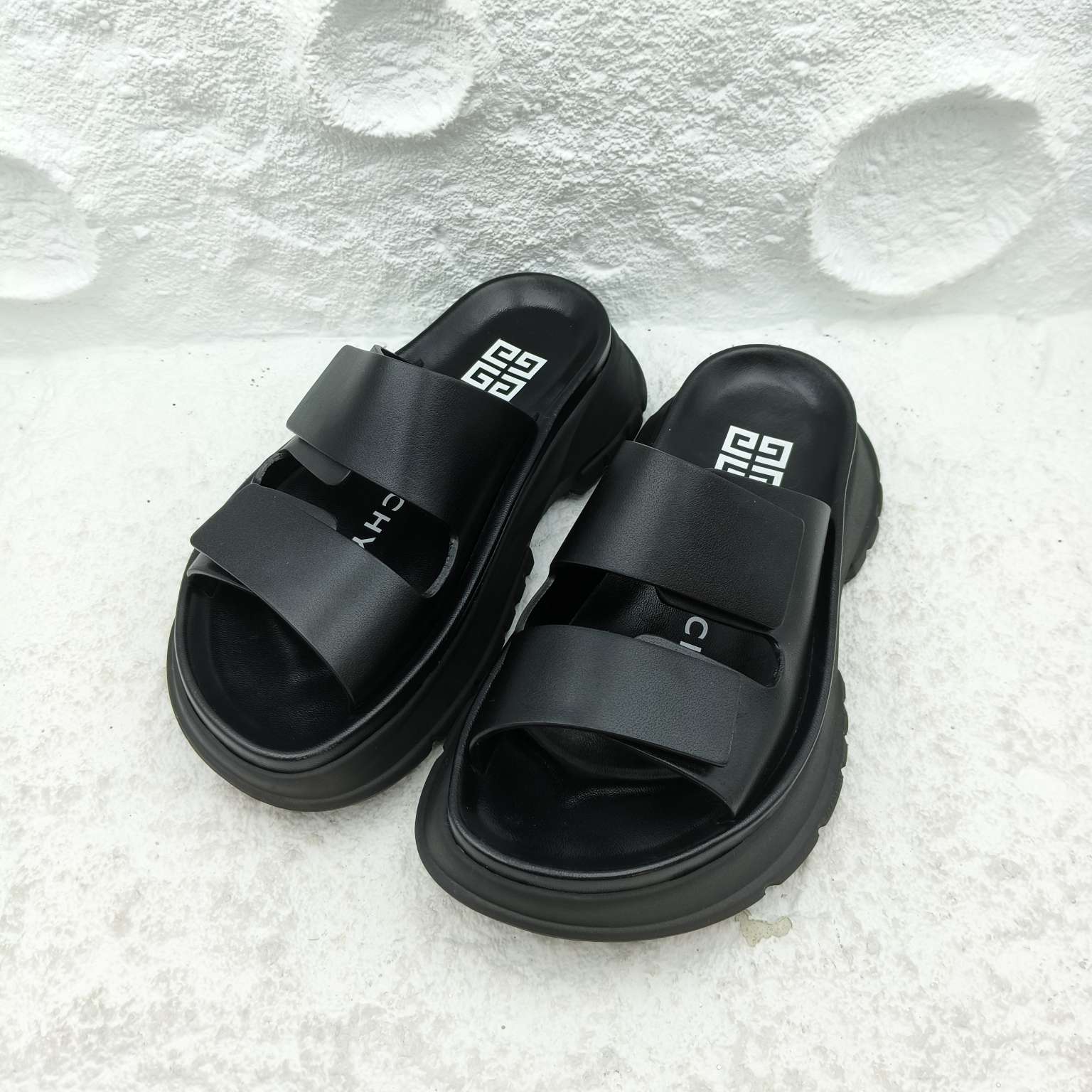 99新 Givenchy/纪梵希 36码/黑色魔术贴厚底凉拖/A2879