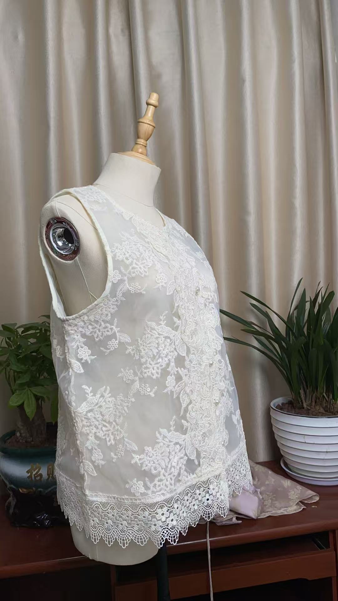 新中式绣花马甲2025夏季新款国风花边钉珠马夹外搭短款外套女033