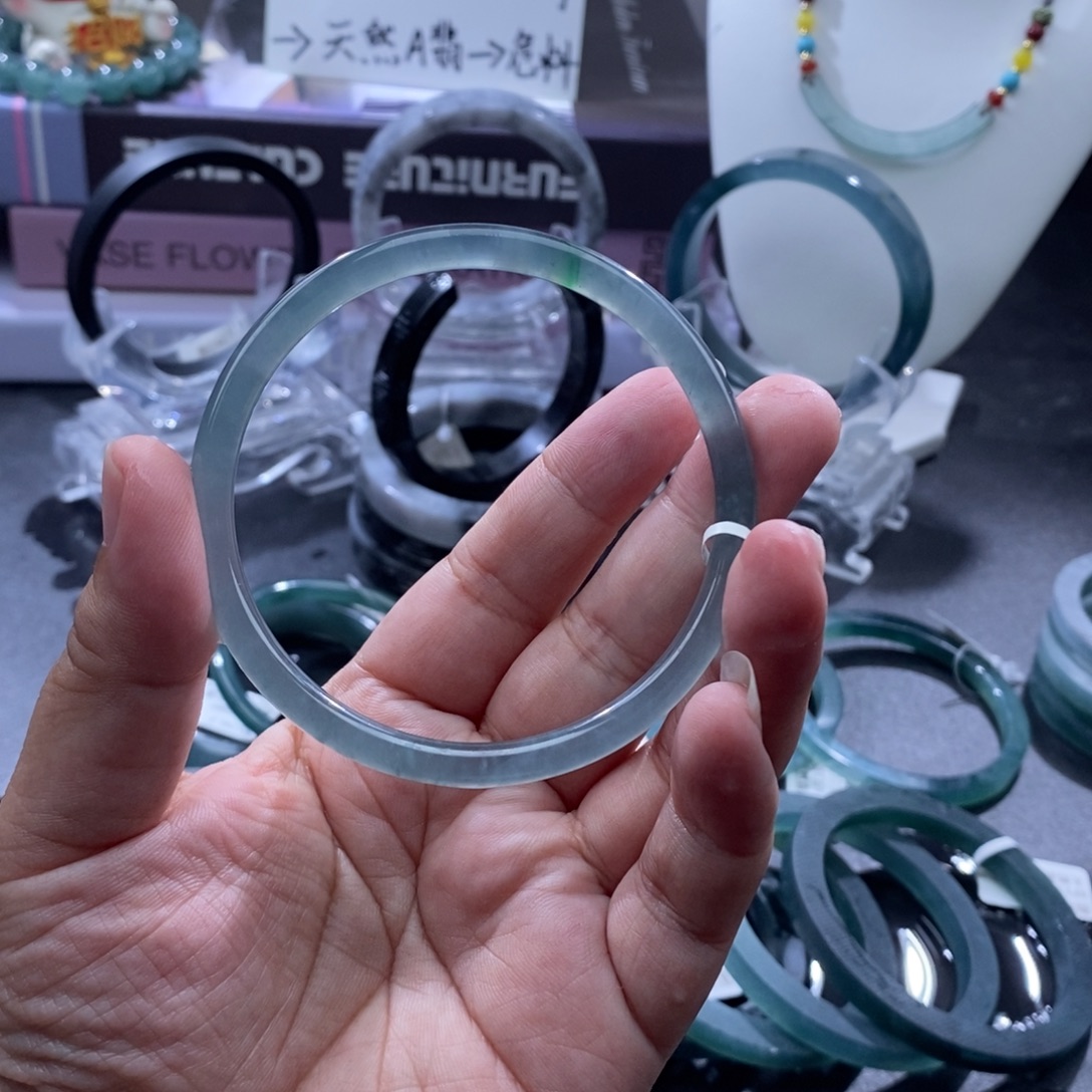 翡翠未镶嵌手镯冰透天空蓝飘金丝翠