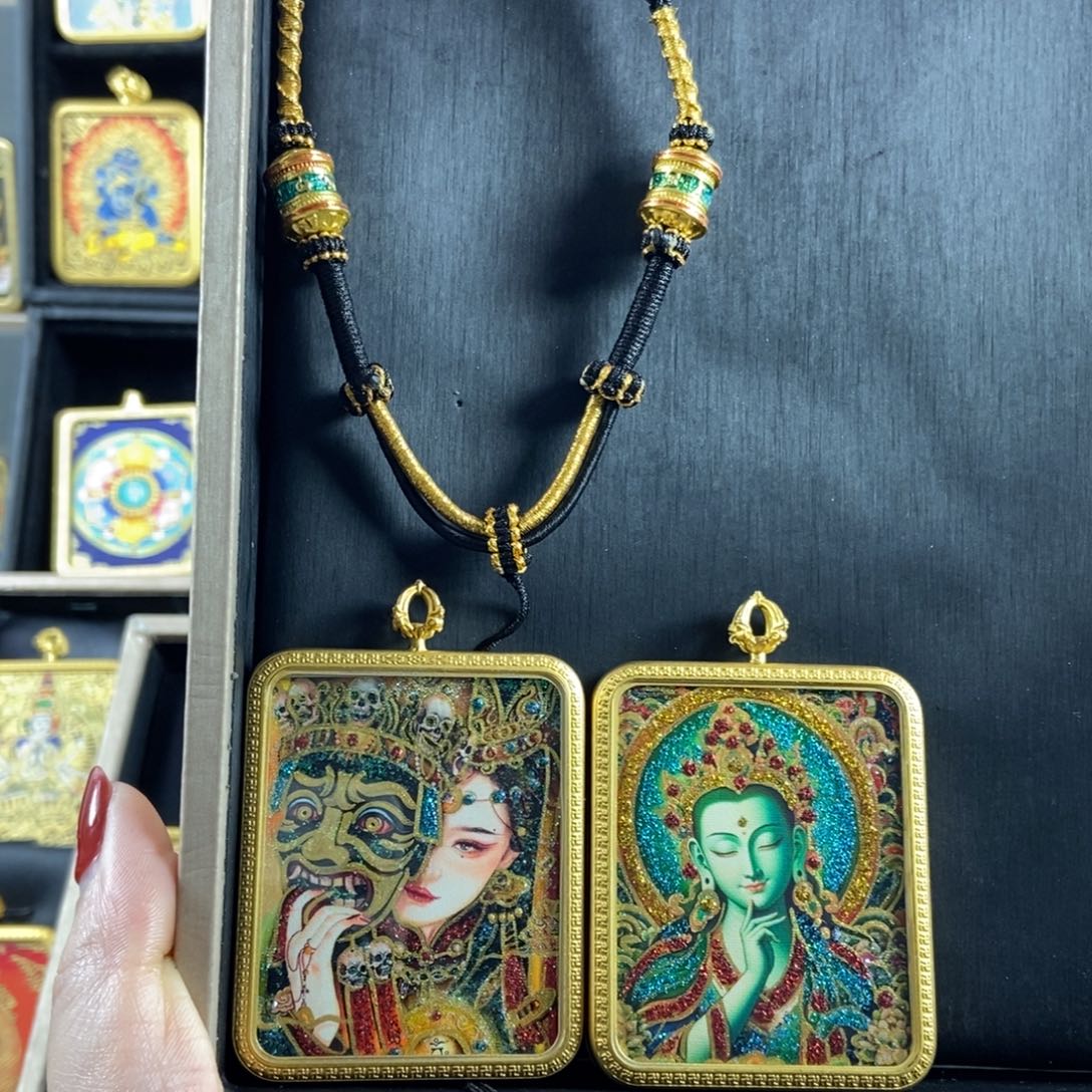 吊坠美丽的唐卡在这里结缘