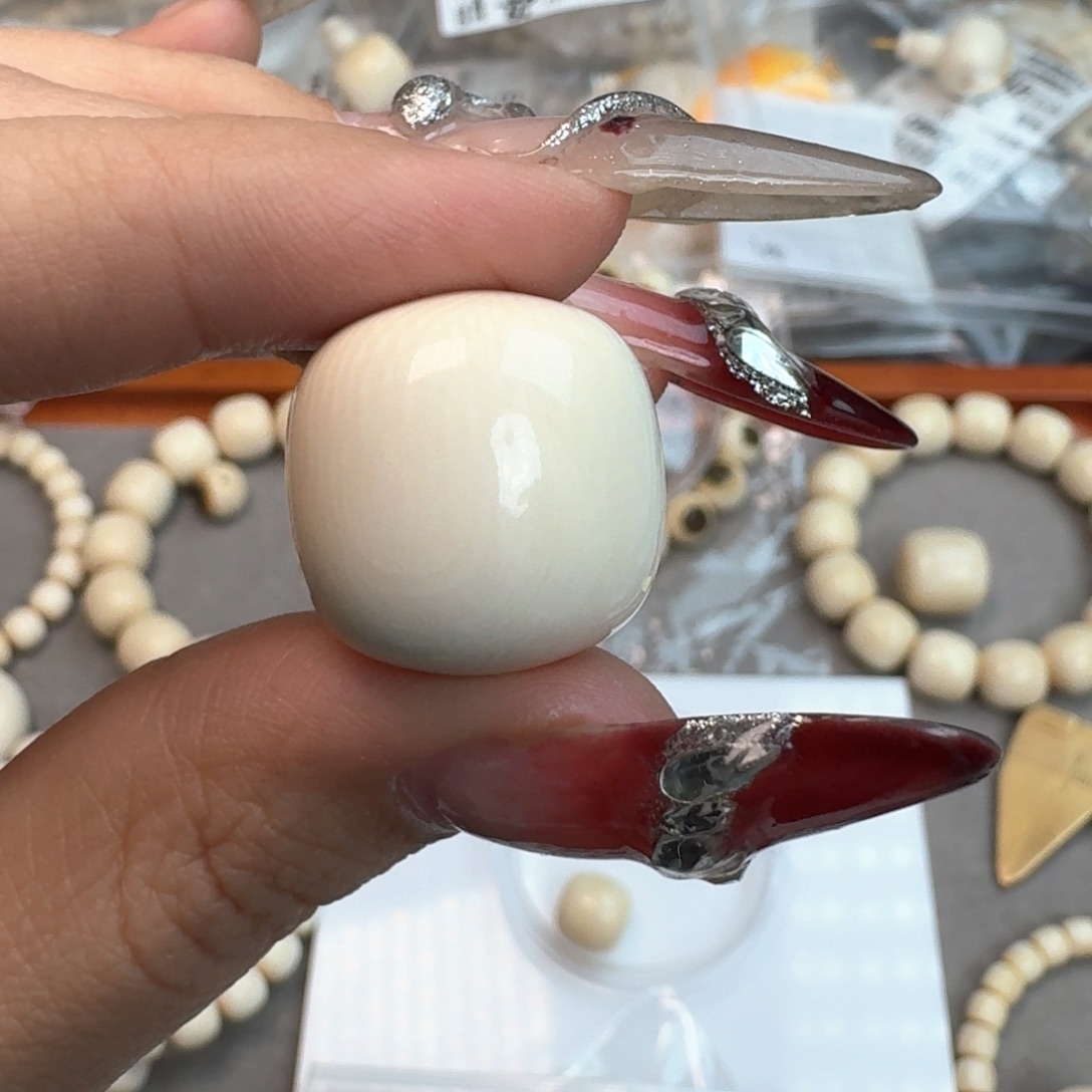 柏香籽/百香籽吊坠猛犸