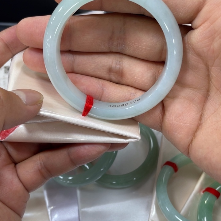 翡翠未镶嵌手镯缅甸天然翡翠手镯48小时鉴赏期