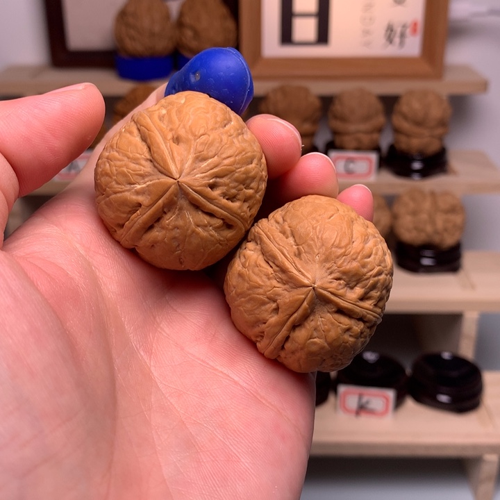 文玩核桃把件H屁桃三棱36尺