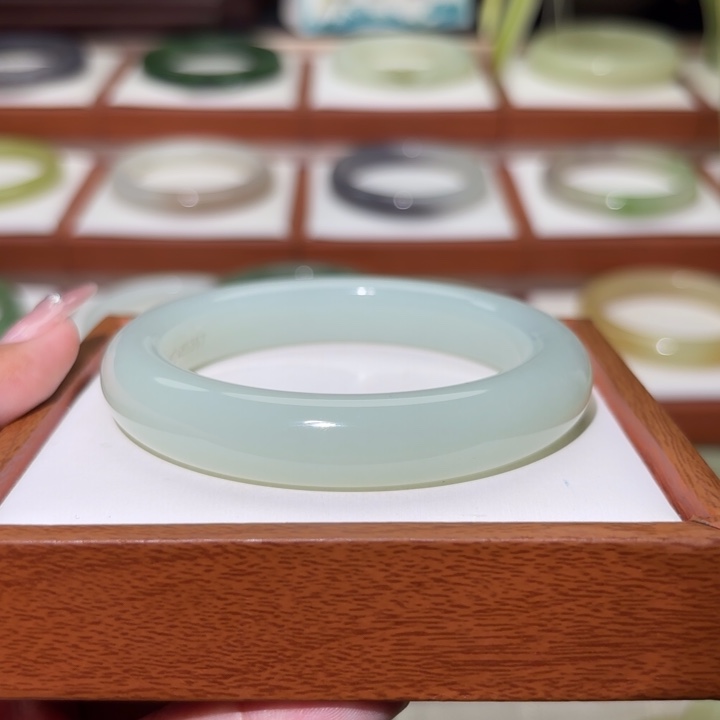 和田玉未镶嵌手镯且末奶蓝卡55/56