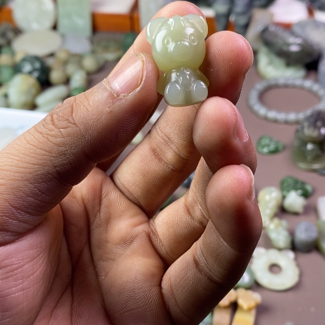 和田玉颈饰未镶嵌悠*猫