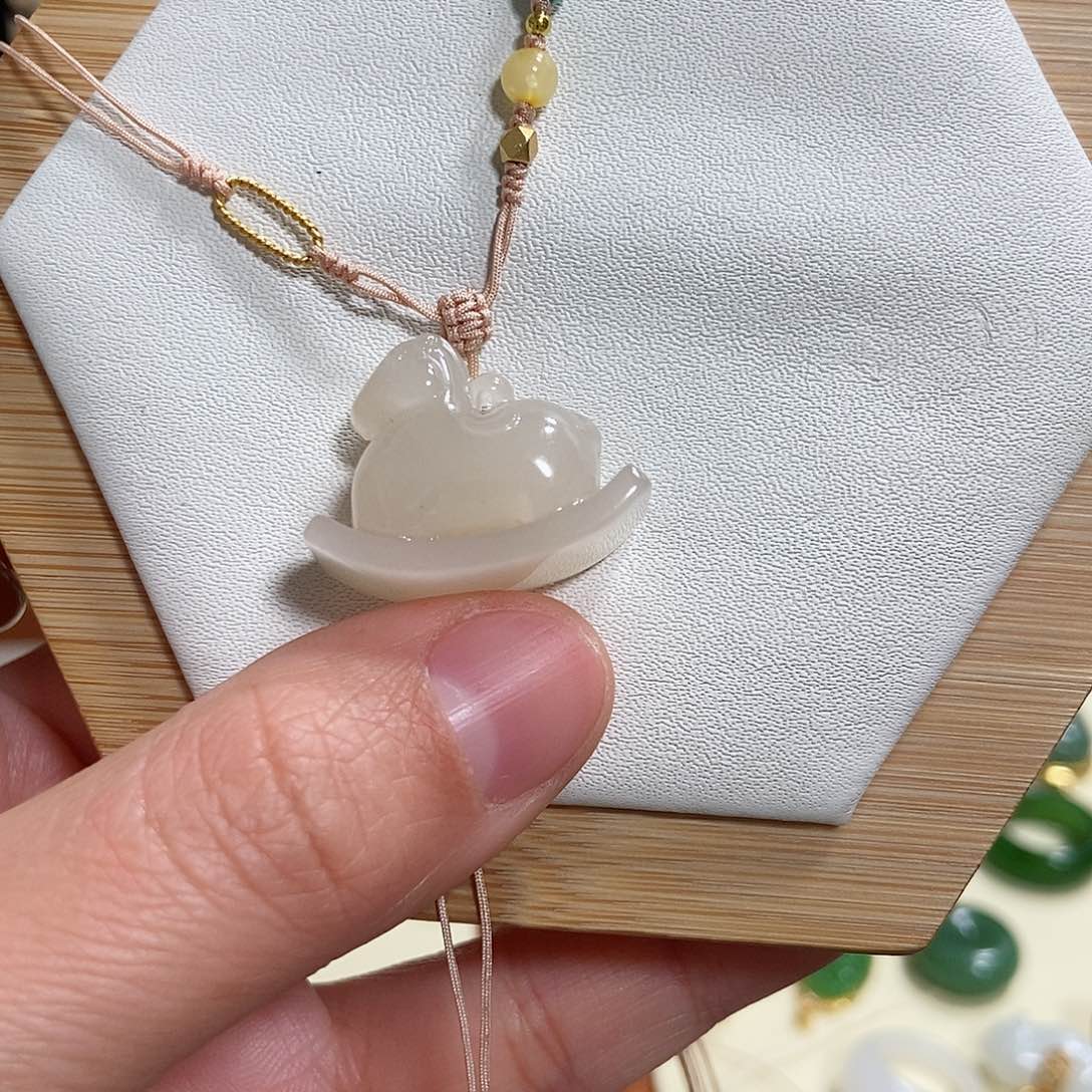 和田玉颈饰未镶嵌