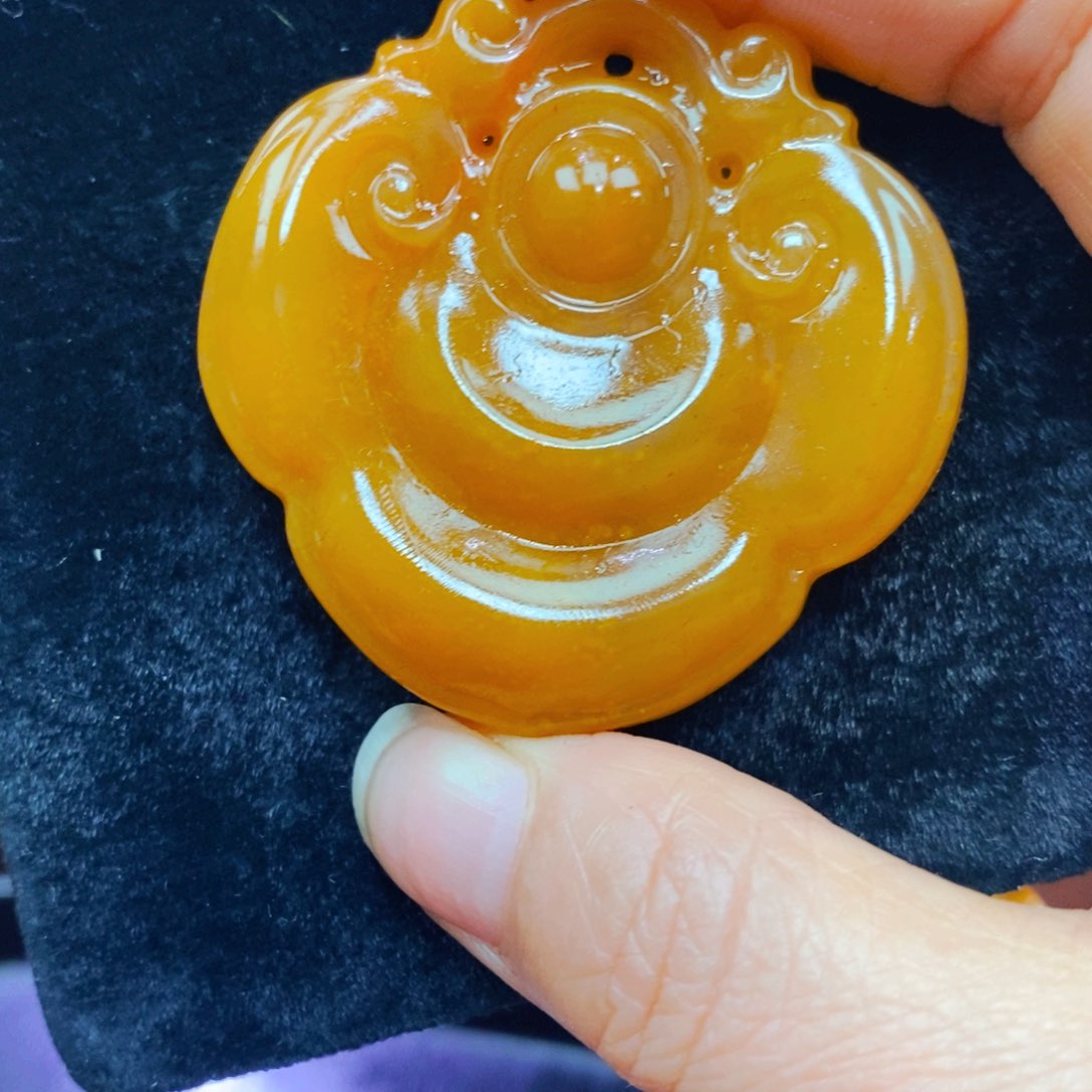 未镶嵌石英质玉（黄龙玉）颈饰