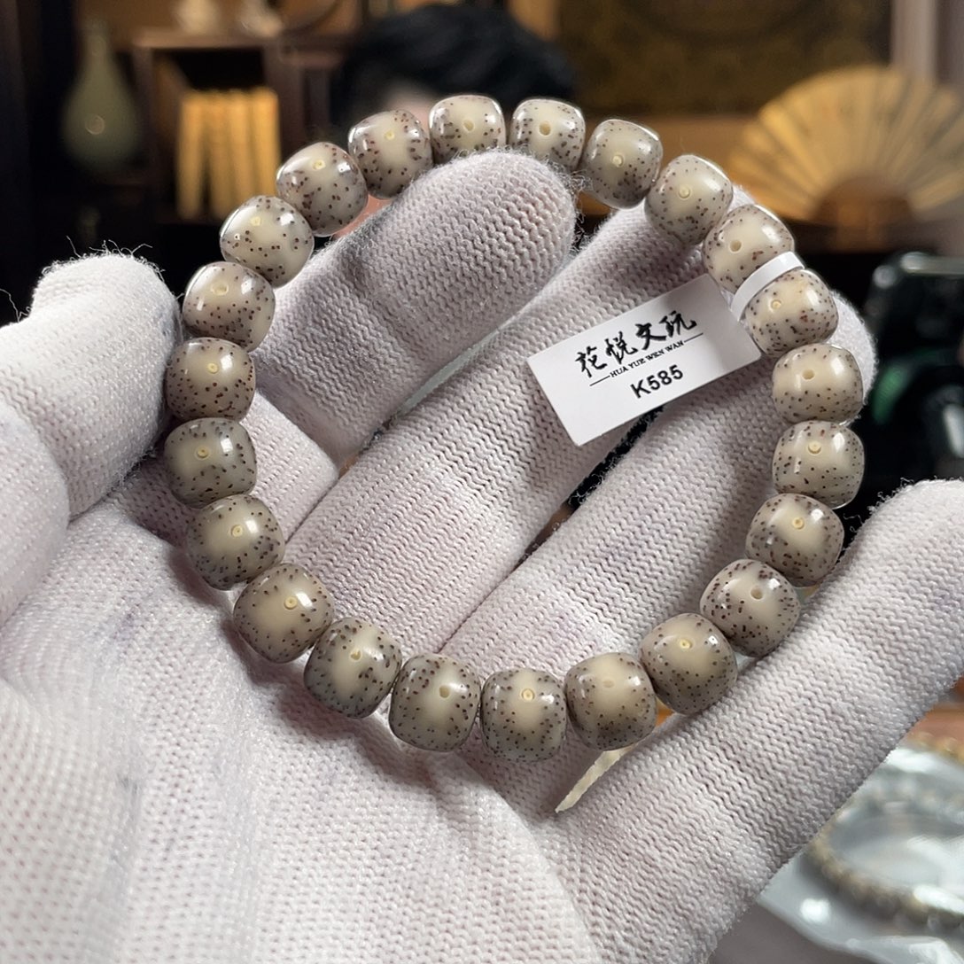 星月菩提手串10x9 糯冰双留白针尖星 K585